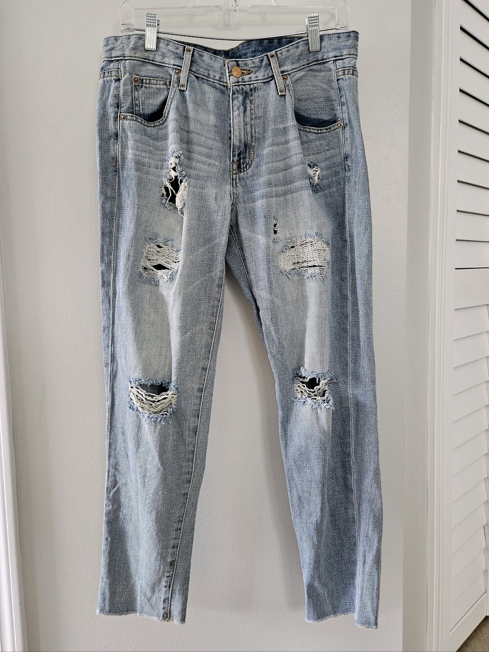 Mossimo Denim | Distressed Light Blue Women’s Jeans